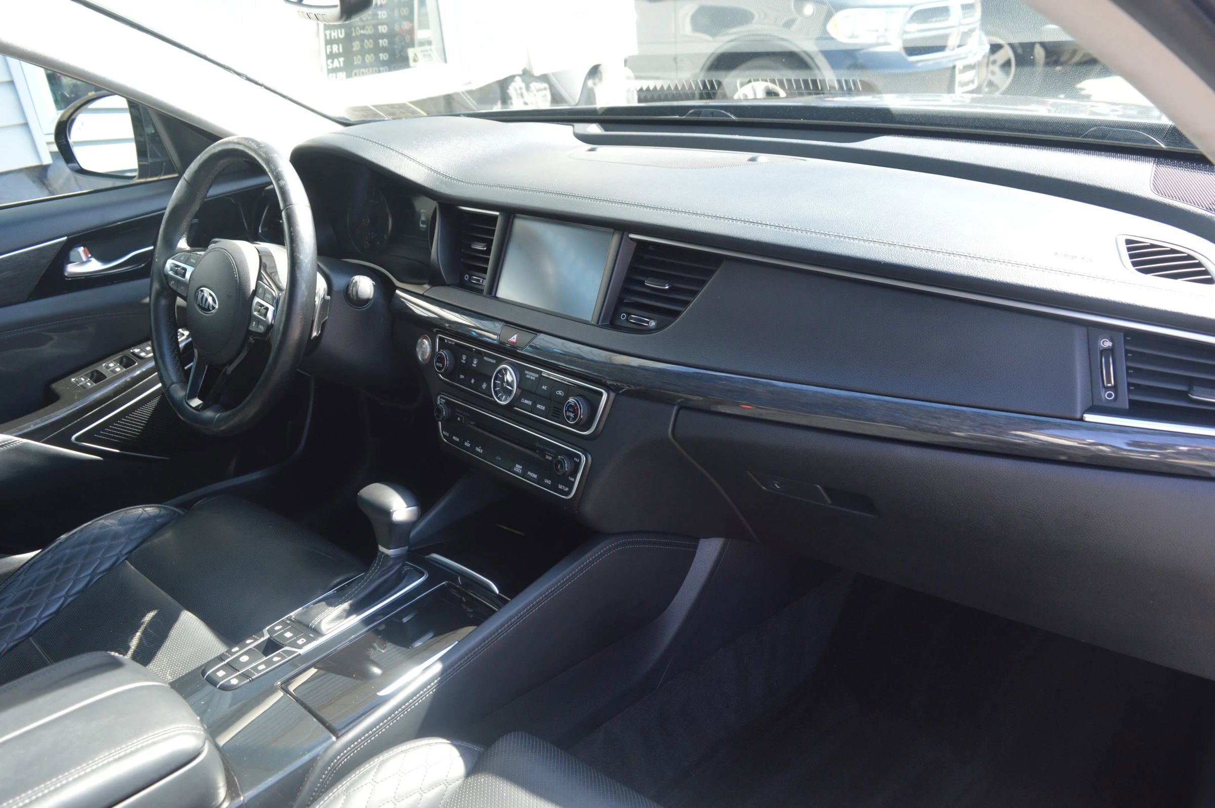 Used 2018 Kia Cadenza Limited image 31