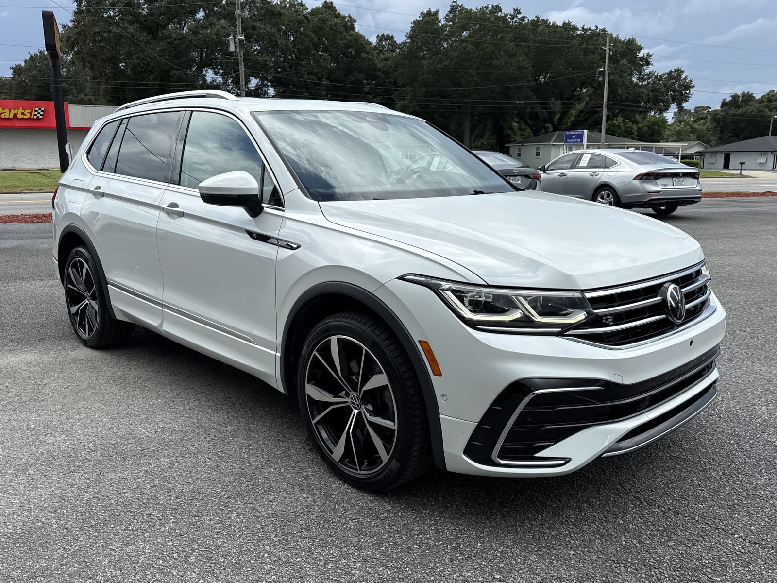 Used 2022 Volkswagen Tiguan SEL R-Line AWD/4WD image 7