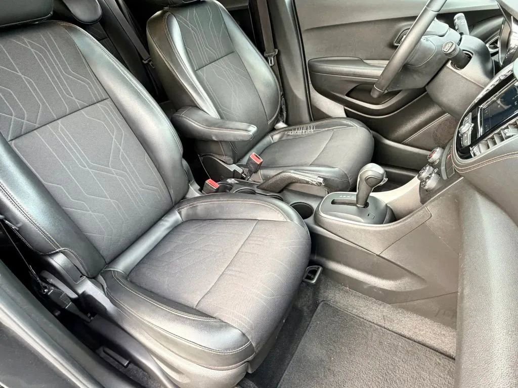 Used 2018 Chevrolet Trax LT w/ LT Convenience Package image 15