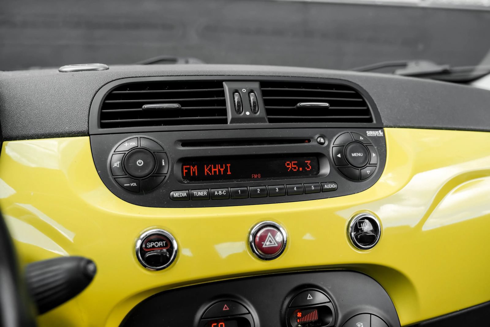 Used 2012 FIAT 500 Lounge FWD image 26