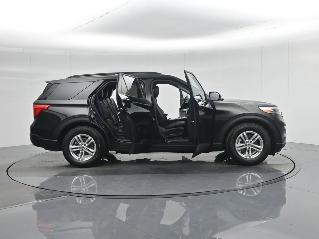 Certified 2022 Ford Explorer XLT w/ Equipment Group 202A image 32