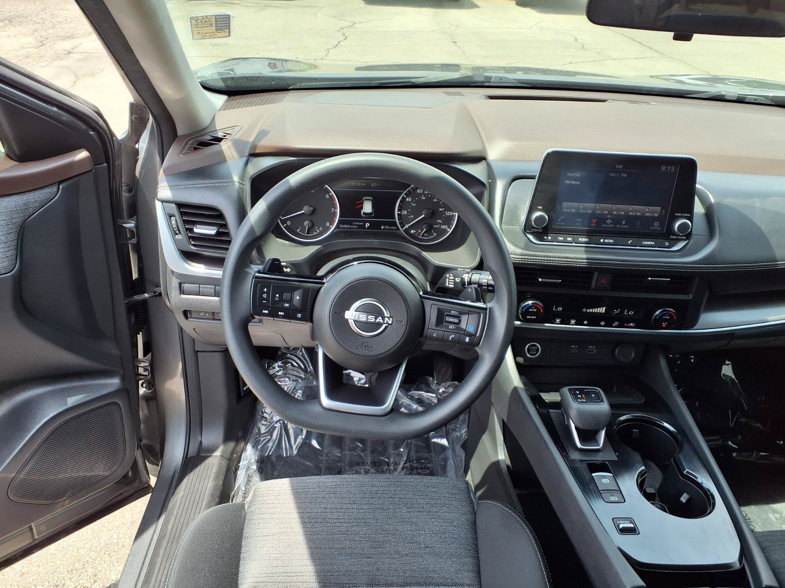 Used 2023 Nissan Rogue SV FWD image 3