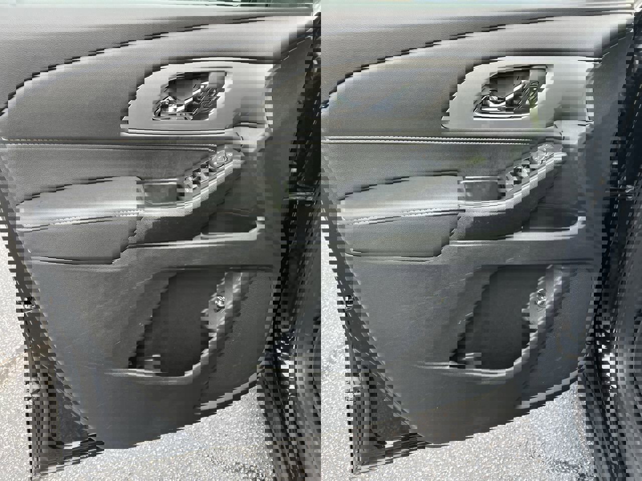 Used 2023 Chevrolet Traverse LT image 14