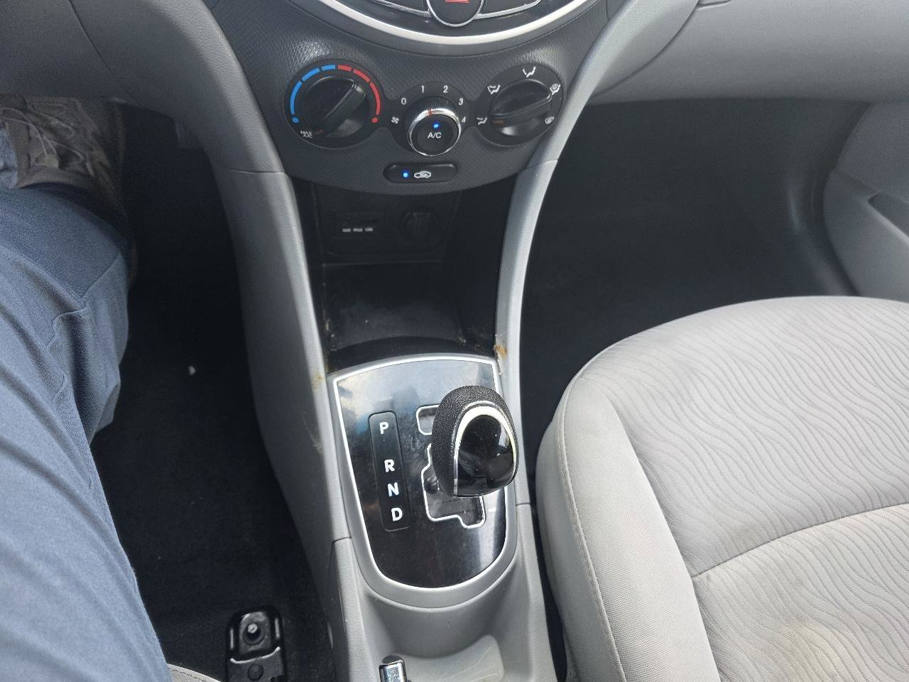 Used 2013 Hyundai Accent GLS w/ Premium Pkg FWD image 15