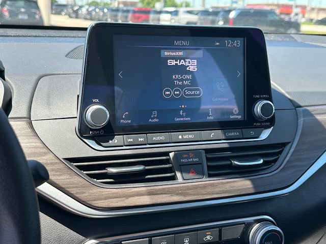 Used 2025 Nissan Altima 2.5 SV FWD image 25