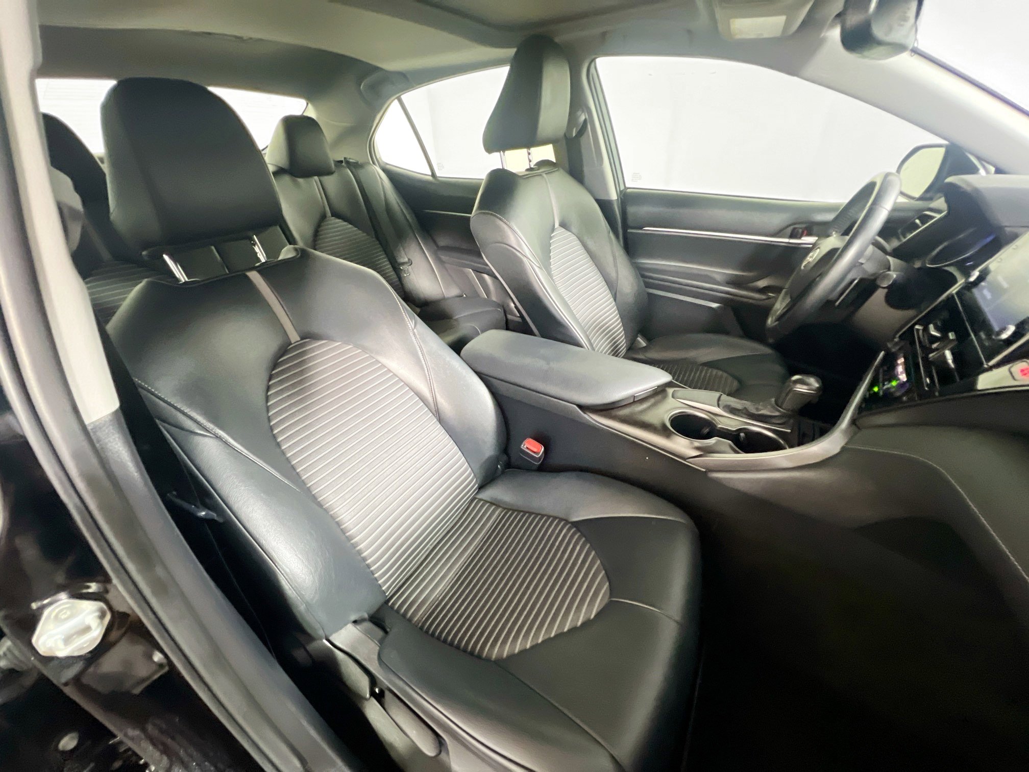 Used 2021 Toyota Camry SE w/ Audio Upgrade Package image 31