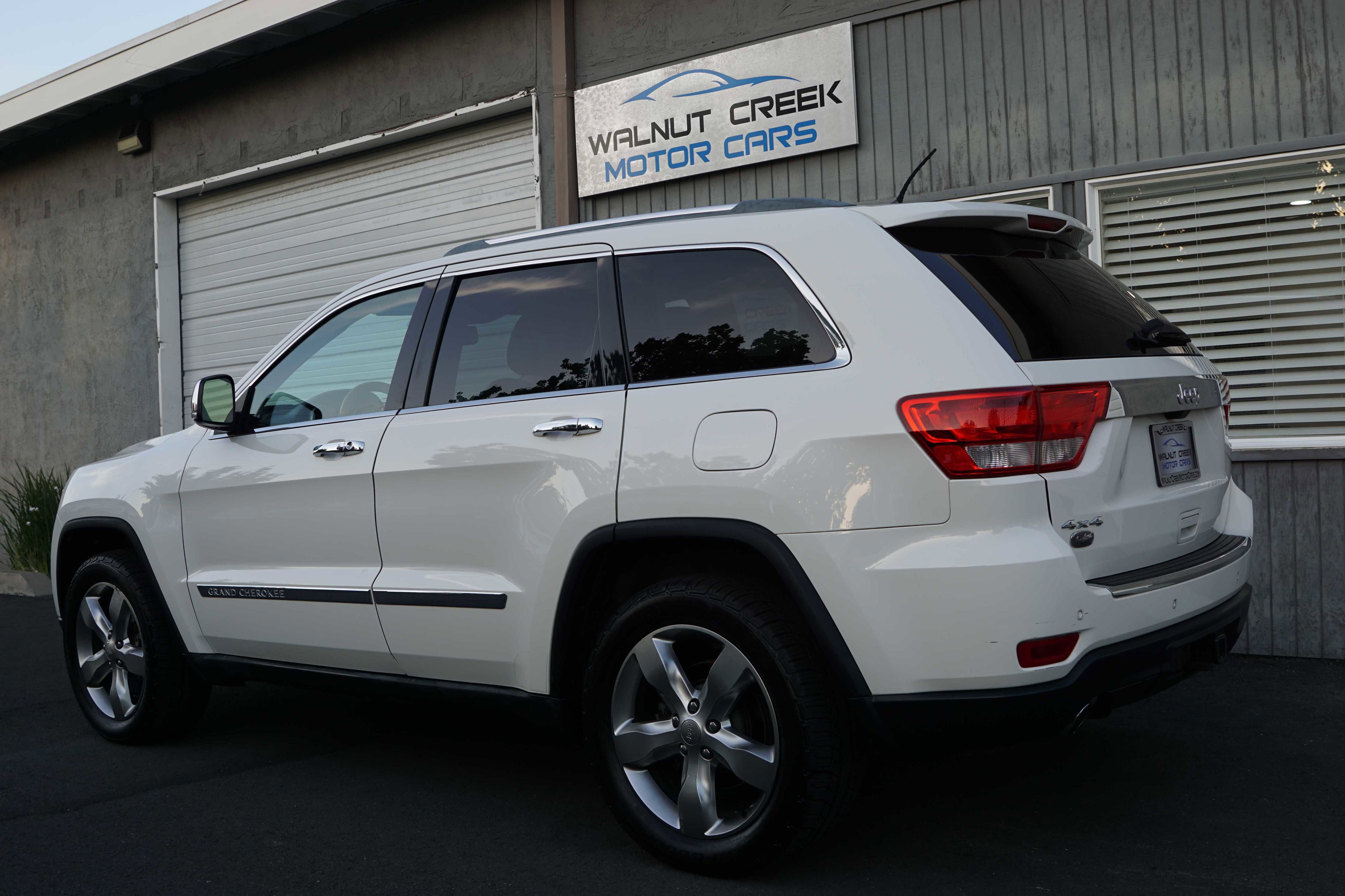 Used 2012 Jeep Grand Cherokee Overland image 18