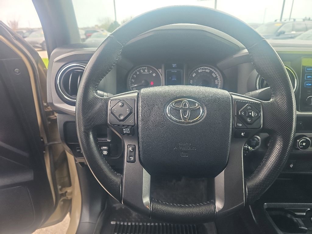 Used 2017 Toyota Tacoma TRD Off-Road w/ Tow Package (A/T) AWD/4WD image 15