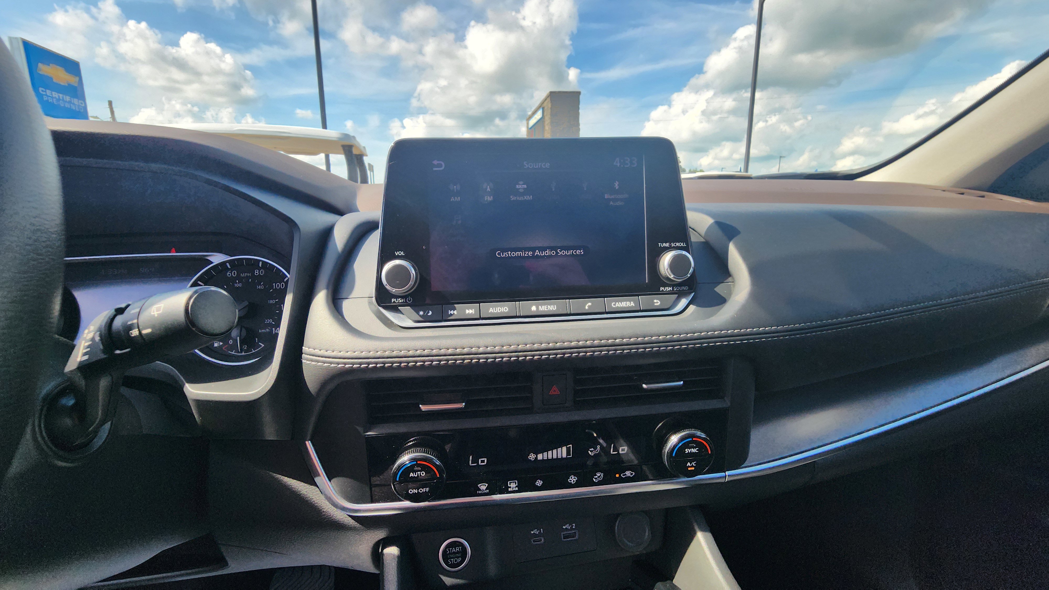 Used 2023 Nissan Rogue SV image 11