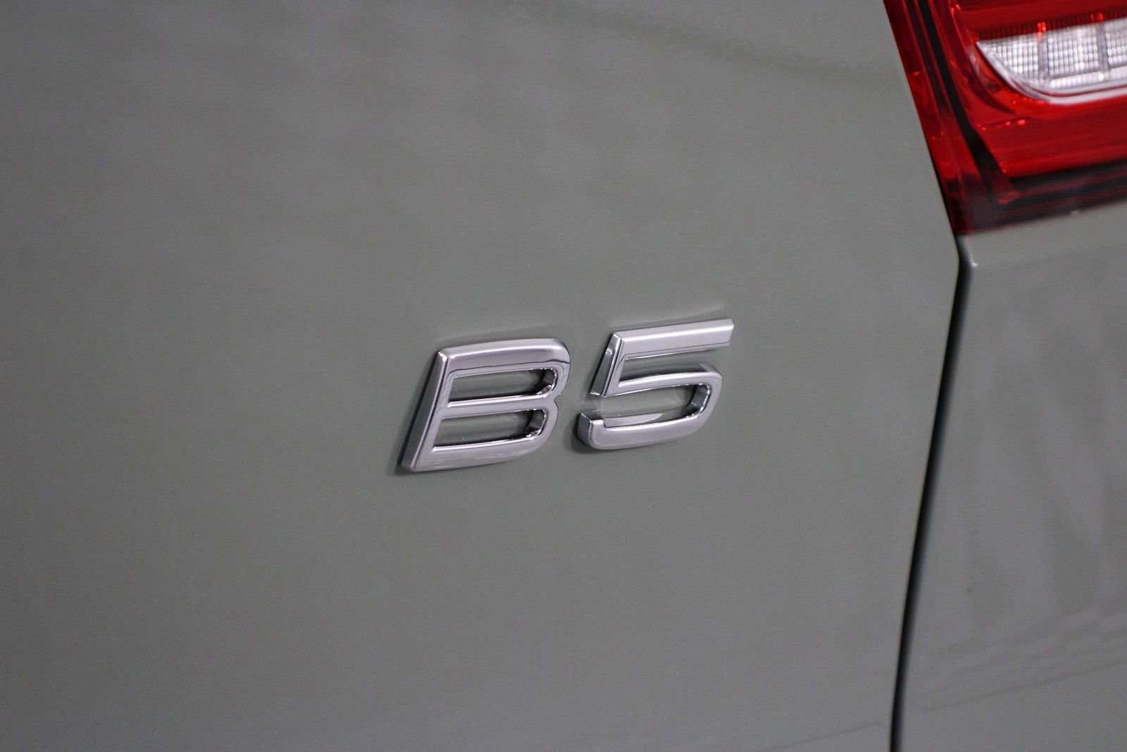 Certified 2025 Volvo XC40 B5 Plus image 20