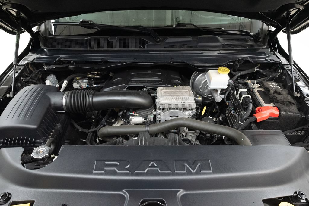 Used 2024 RAM 1500 Laramie AWD/4WD image 3