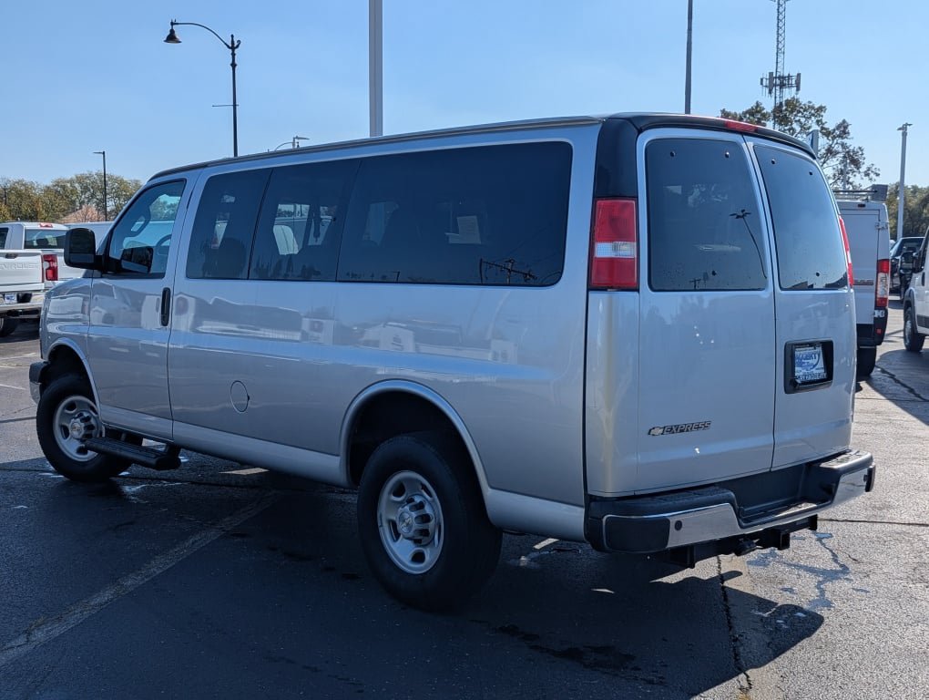 Used 2023 Chevrolet Express 3500 LS w/ Chrome Appearance Package RWD image 13