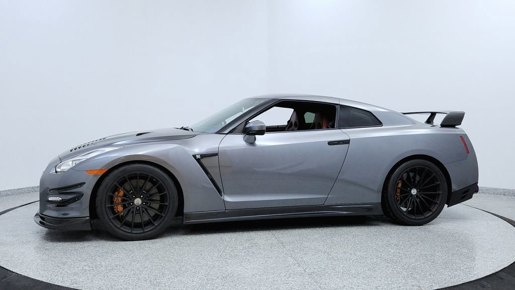 Used 2015 Nissan GT-R Premium image 2