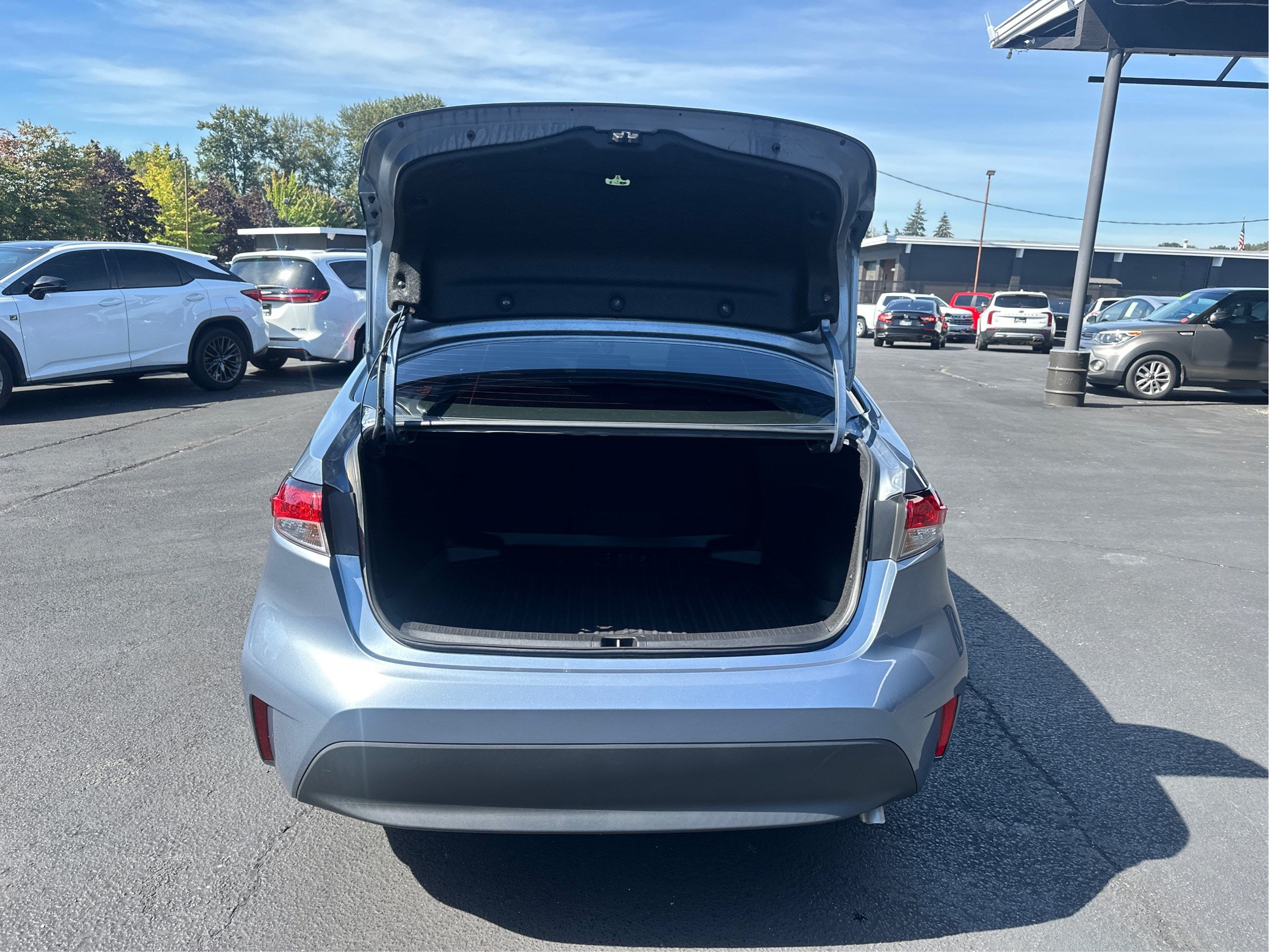 Used 2023 Toyota Corolla LE FWD image 11