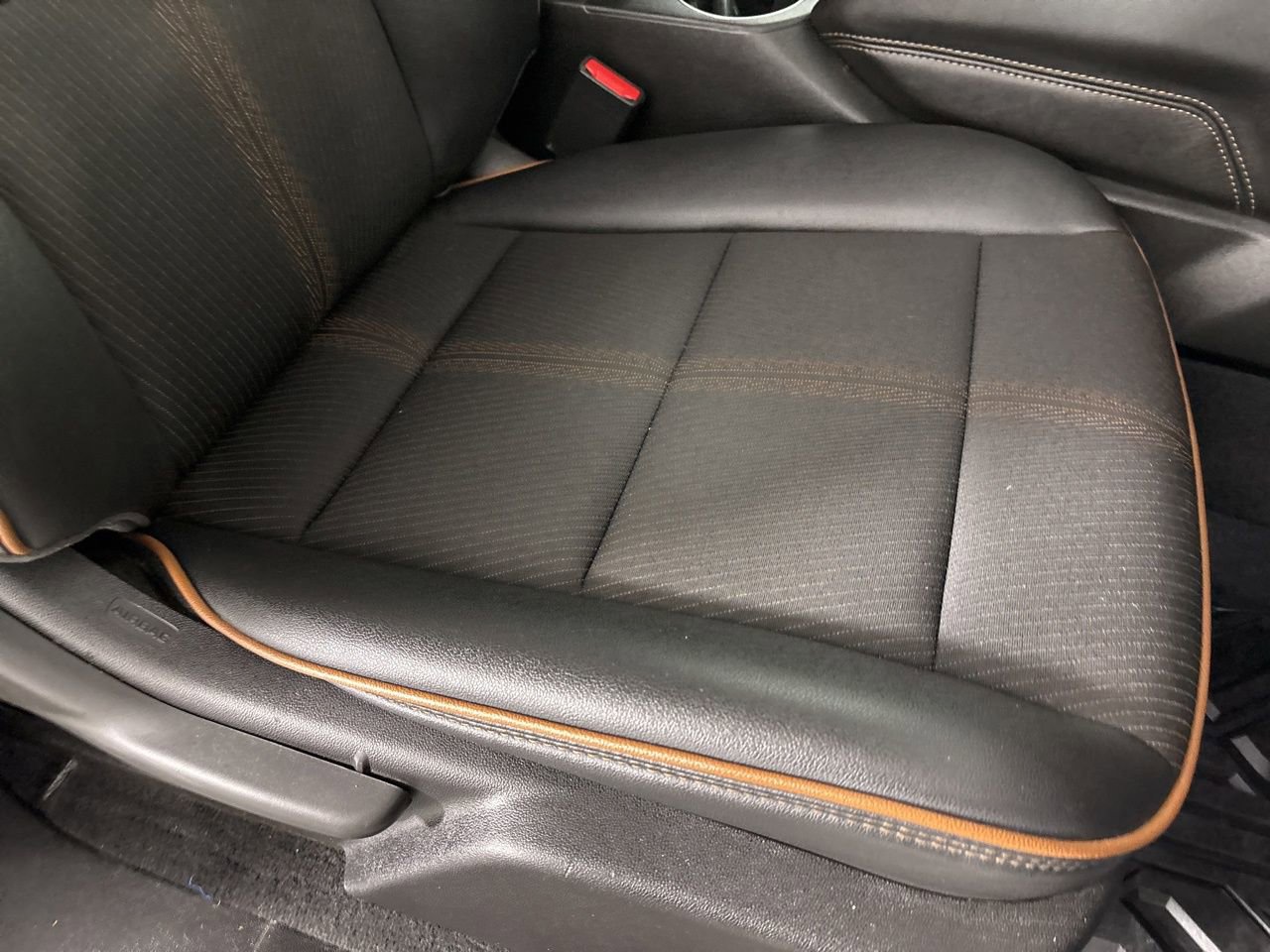 Used 2025 GMC Canyon AT4 image 26