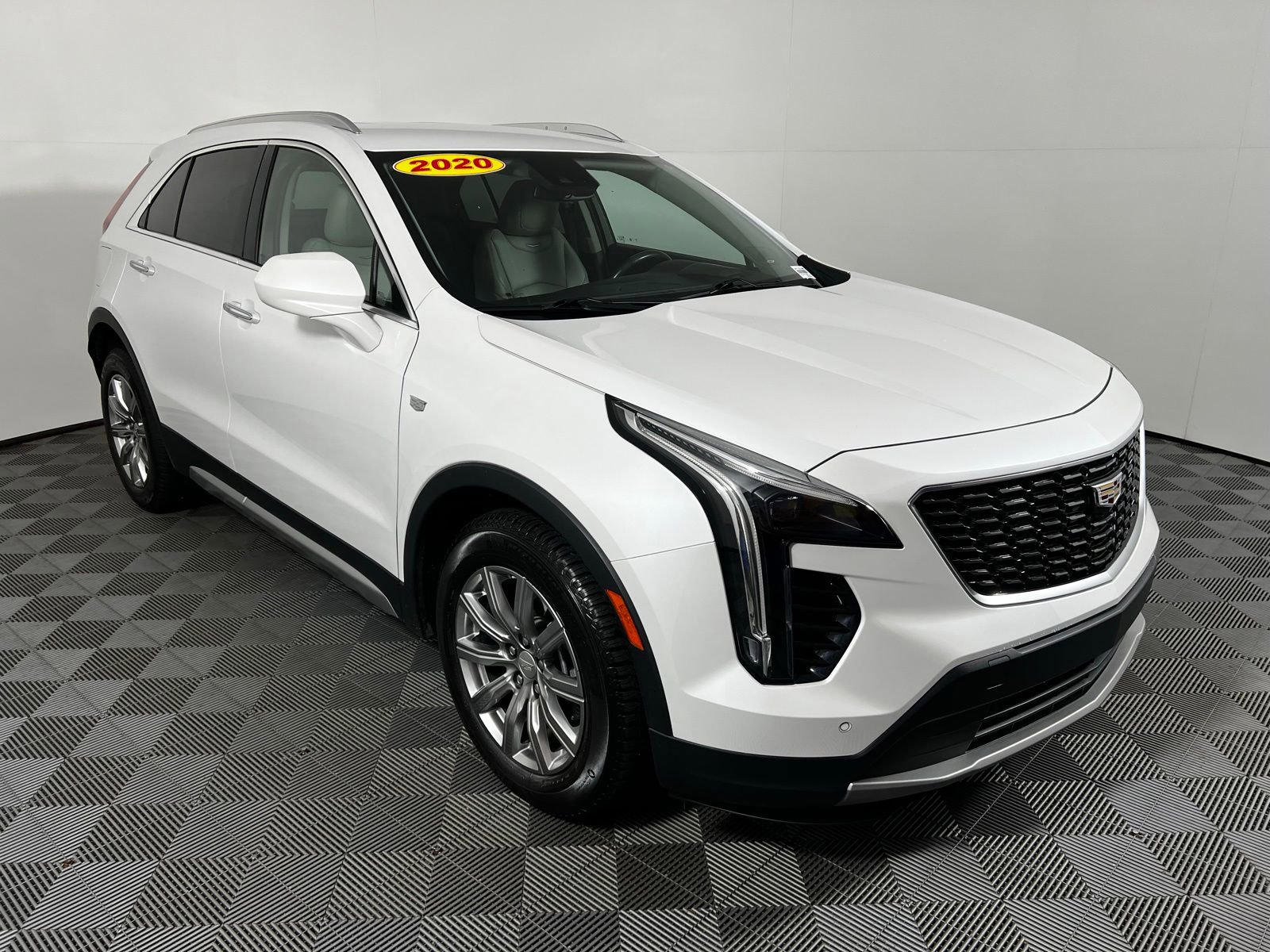 Used 2020 Cadillac XT4 Premium Luxury FWD image 3