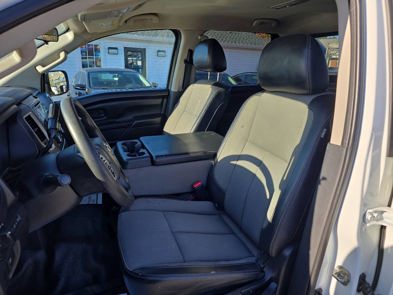 Used 2017 Nissan Titan S image 11