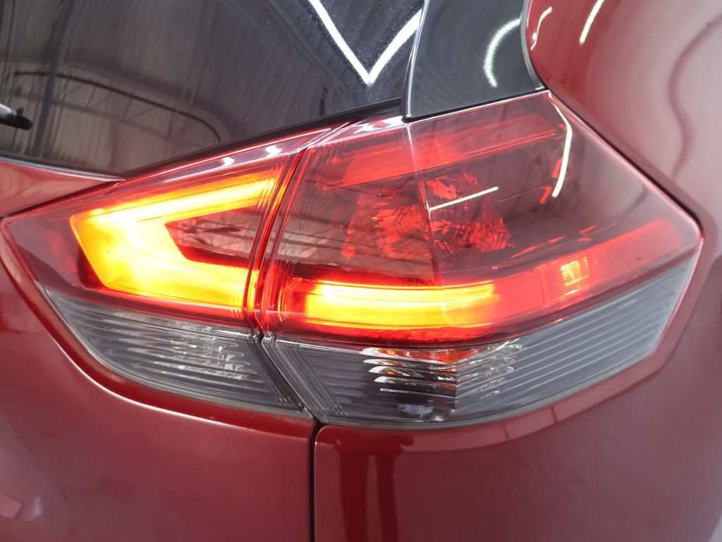 Used 2019 Nissan Rogue SL w/ Premium Package AWD/4WD image 32