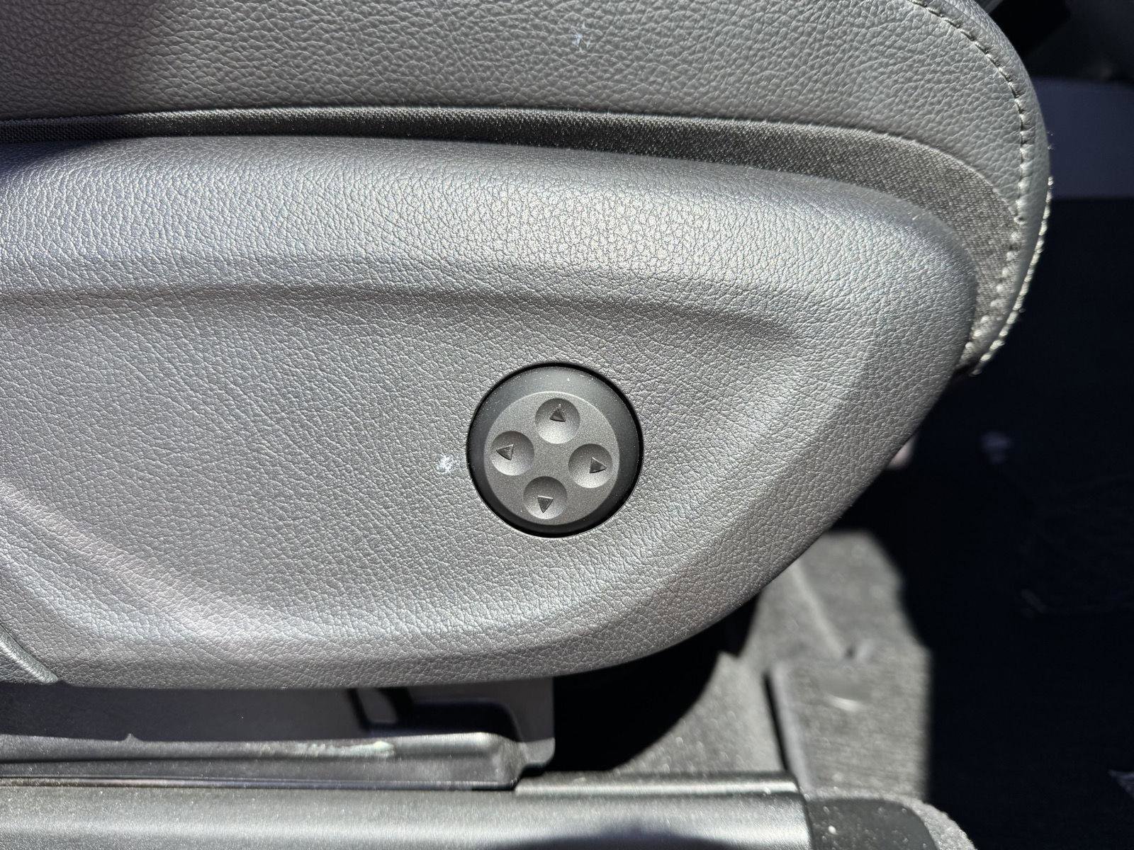 Used 2020 Mercedes-Benz GLE 350 4MATIC image 33