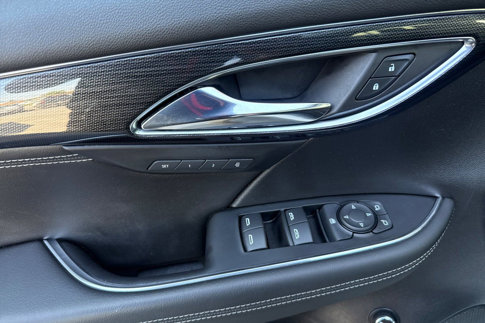 Used 2023 Buick Envision Essence w/ Technology Package I AWD/4WD image 10
