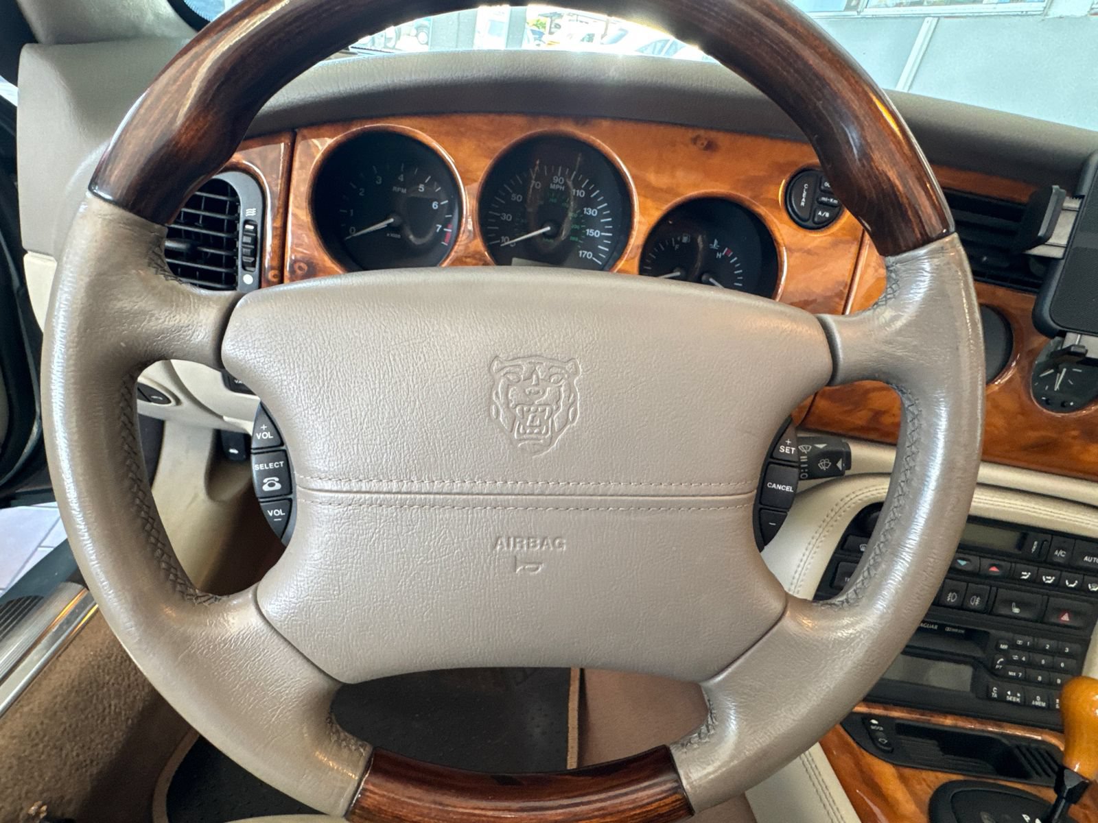 Used 2002 Jaguar XK8 Convertible RWD image 19