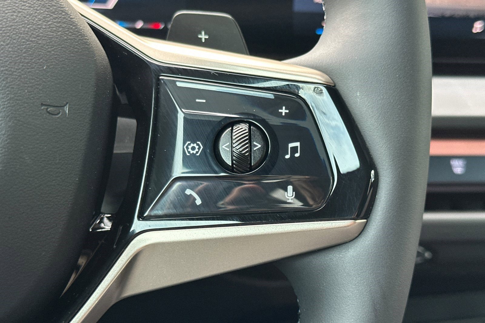 Used 2025 BMW X3 xDrive30i w/ Premium Package image 32