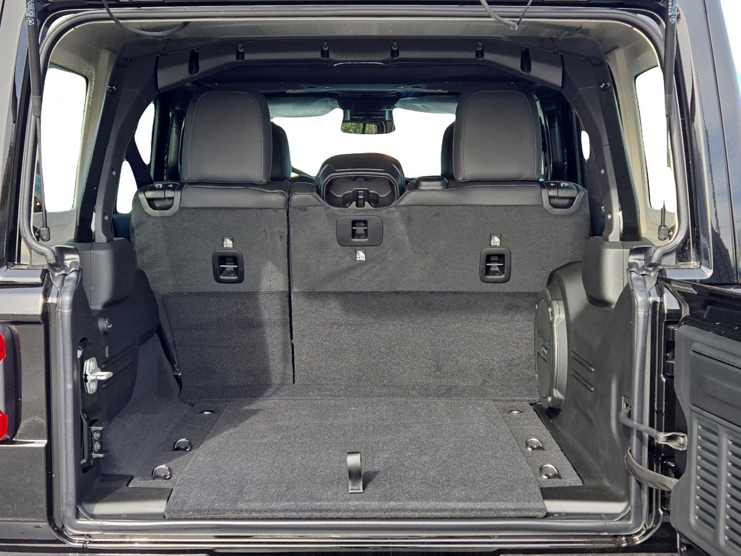 New 2026 Jeep Wrangler Unlimited Sahara AWD/4WD image 10