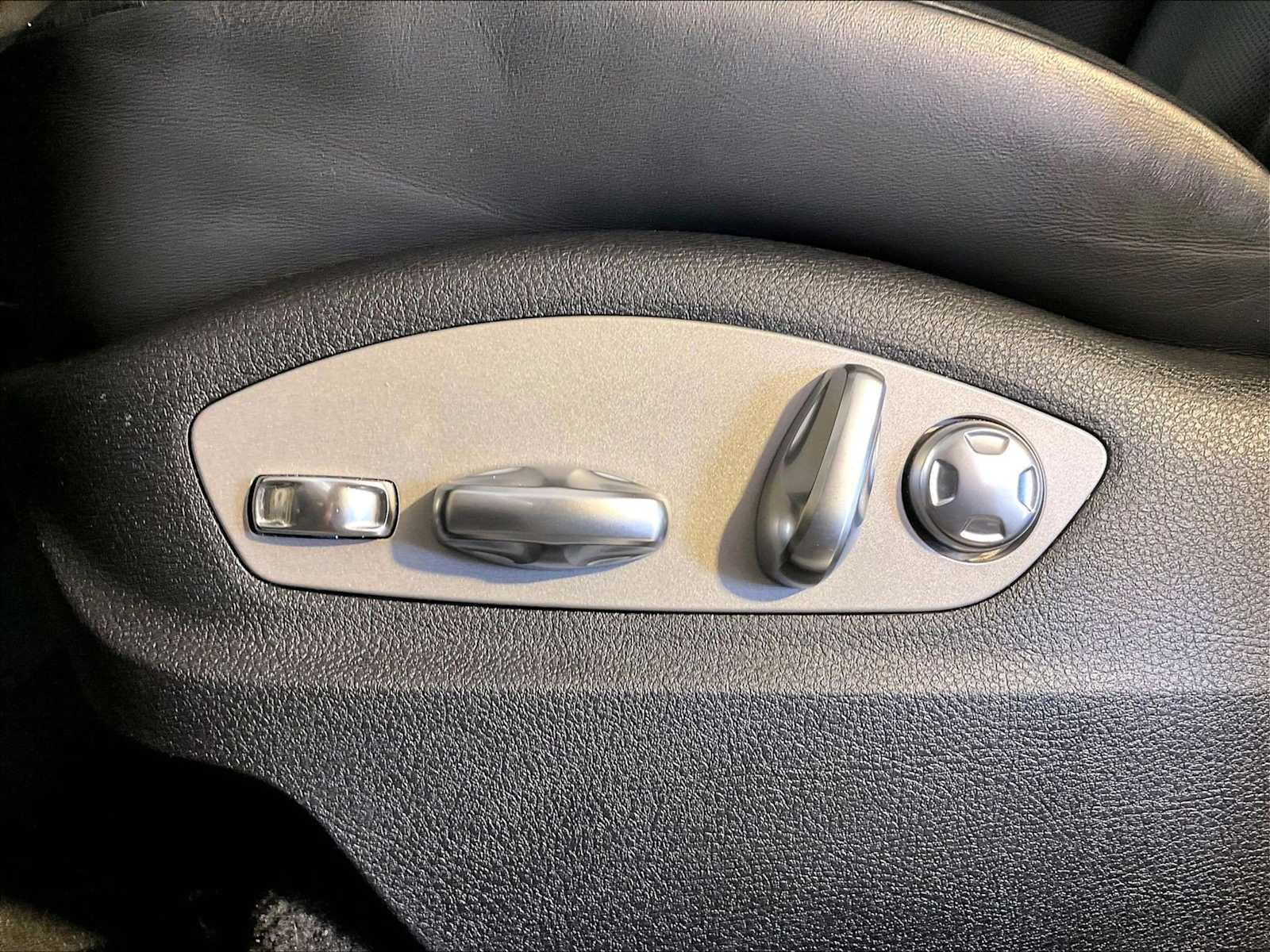 Certified 2023 Porsche Macan S AWD/4WD image 40