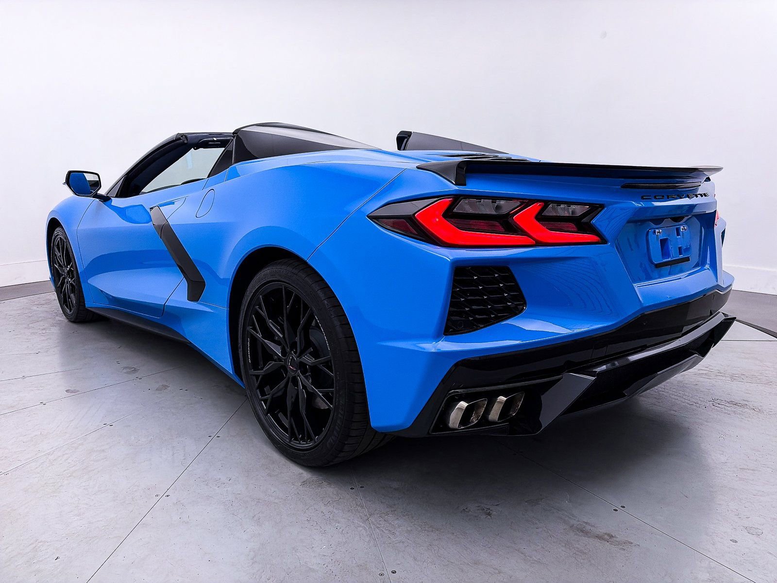 Used 2024 Chevrolet Corvette Stingray Premium Conv w/ Battery Protection Package image 15