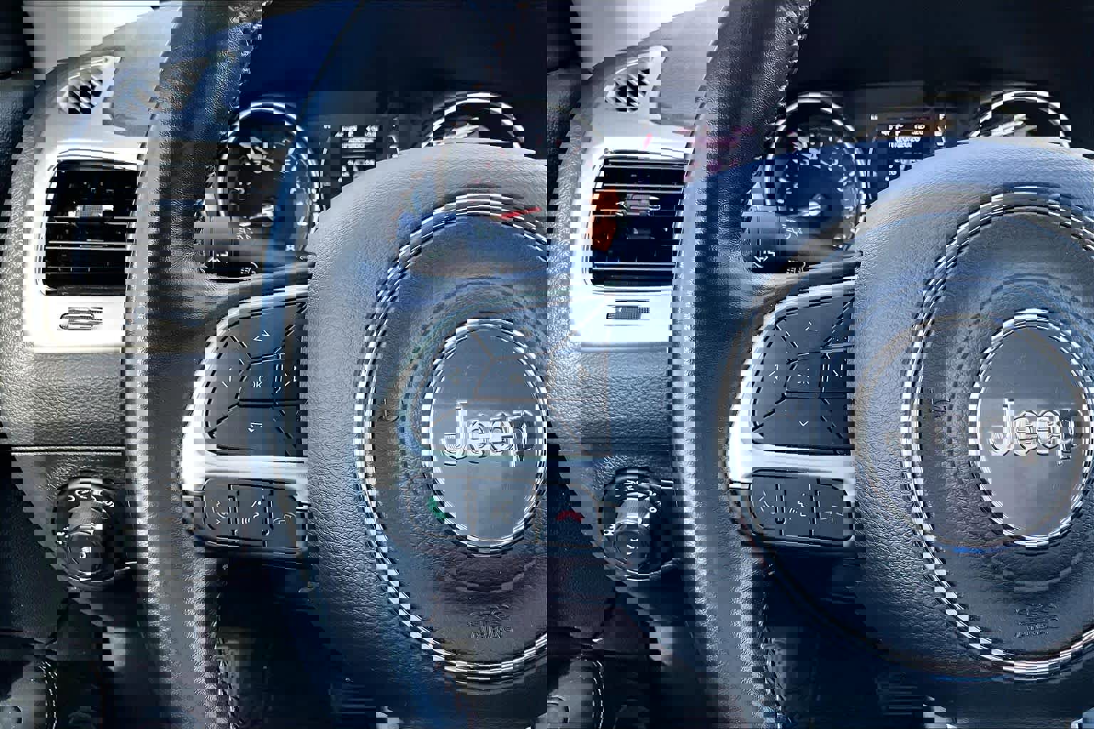 Used 2020 Jeep Compass Latitude image 23