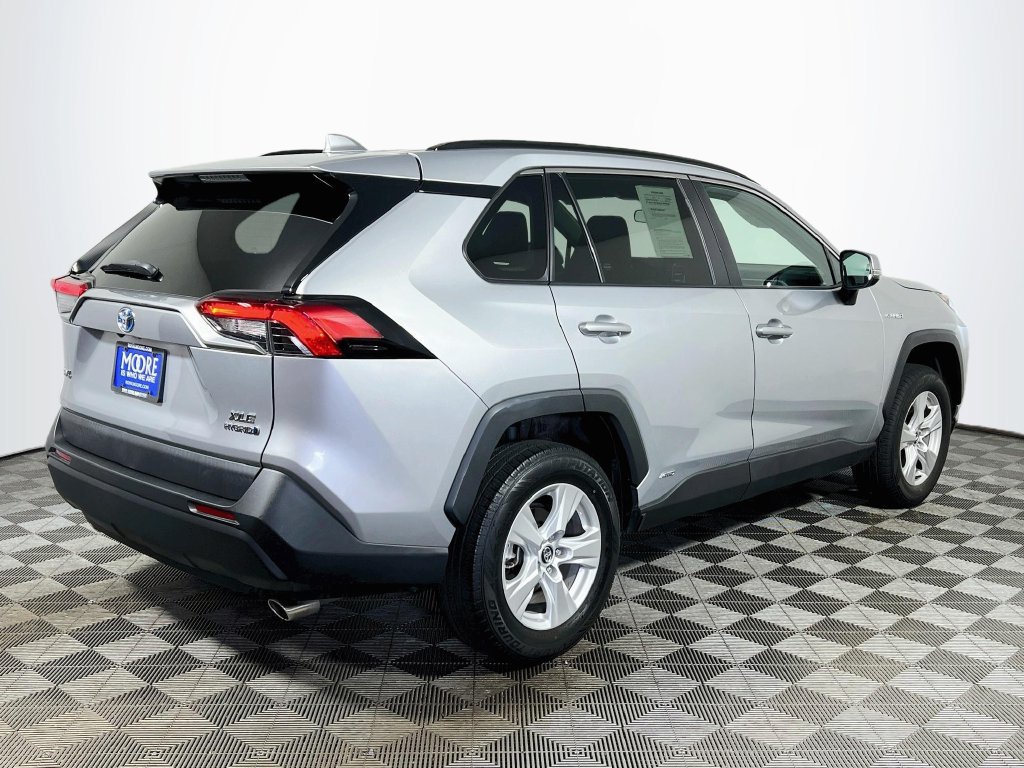 Certified 2020 Toyota RAV4 XLE w/ XLE Grade Weather Package AWD/4WD image 7