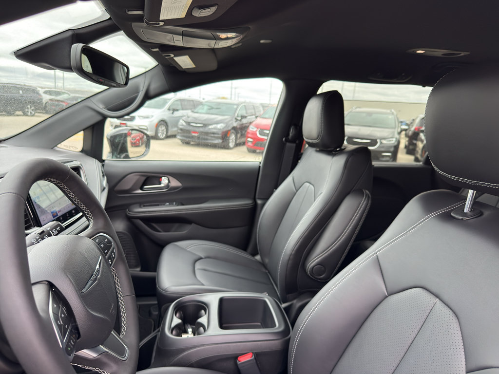 New 2026 Chrysler Pacifica Select FWD image 25
