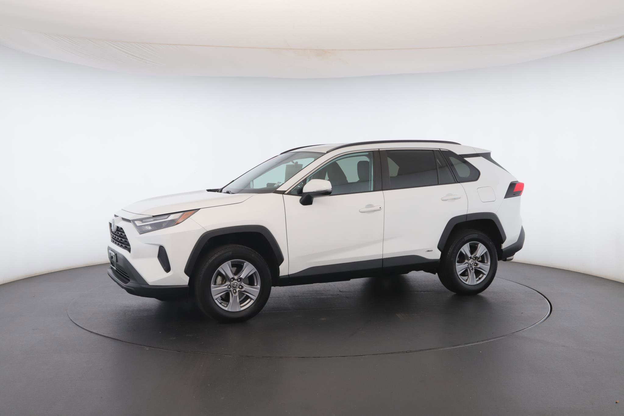 Used 2022 Toyota RAV4 XLE image 40