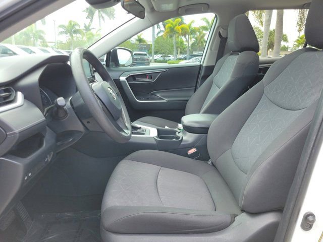 Used 2020 Toyota RAV4 XLE w/ Convenience Package FWD image 13