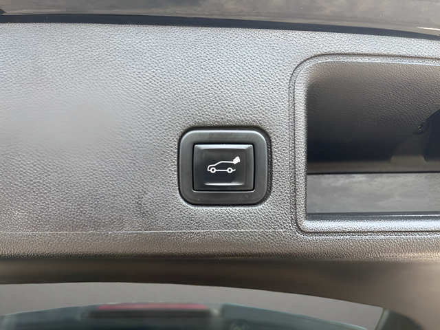 Used 2022 GMC Terrain SLE w/ Driver Convenience Package FWD image 9