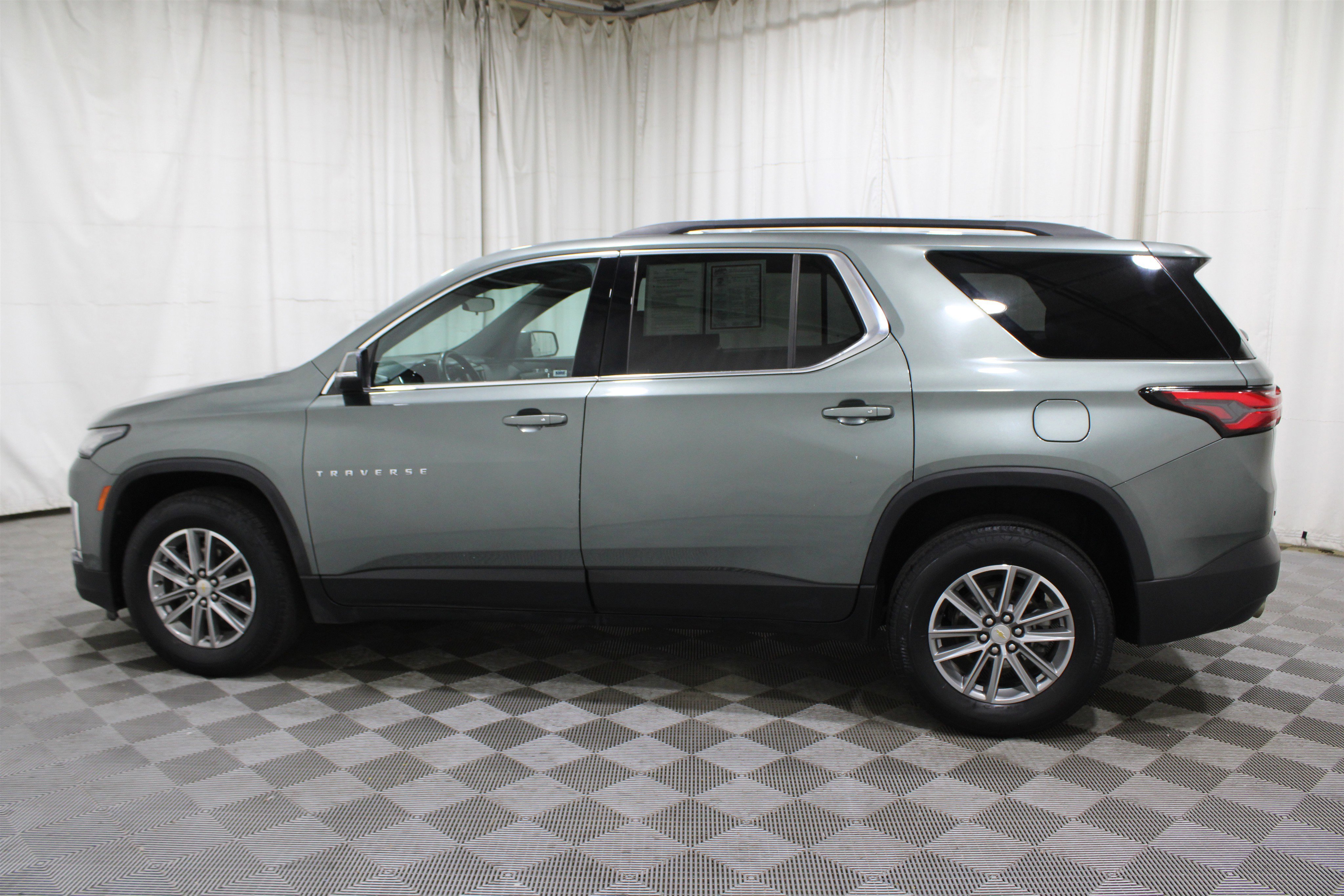 Used 2023 Chevrolet Traverse LT image 39
