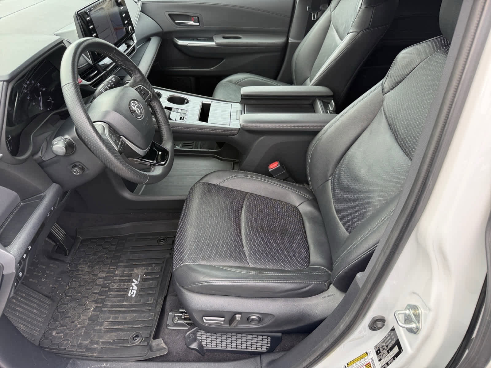 Used 2023 Toyota Sienna XSE image 10