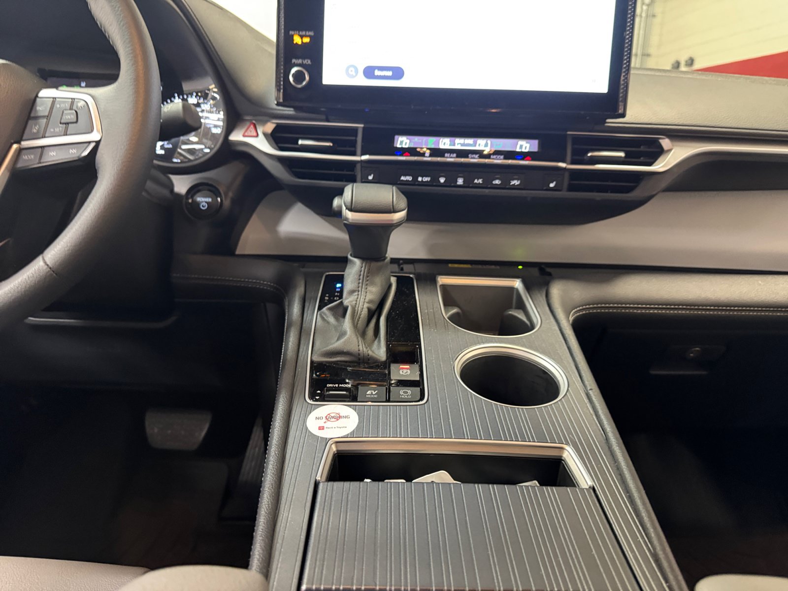Certified 2026 Toyota Sienna XLE FWD image 20