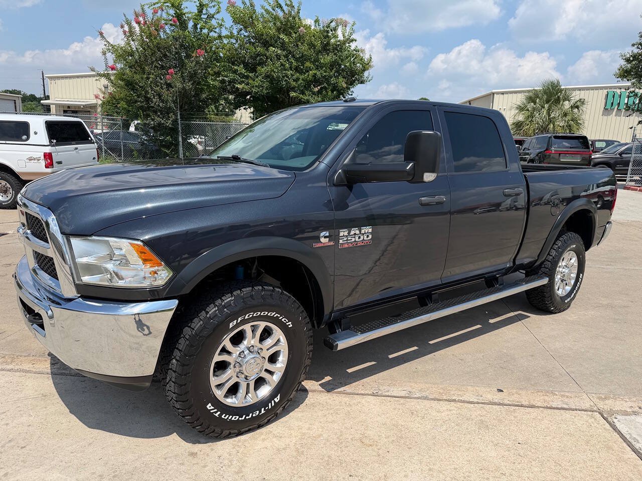 Used 2018 RAM 2500 Tradesman w/ Chrome Appearance Group AWD/4WD image 4
