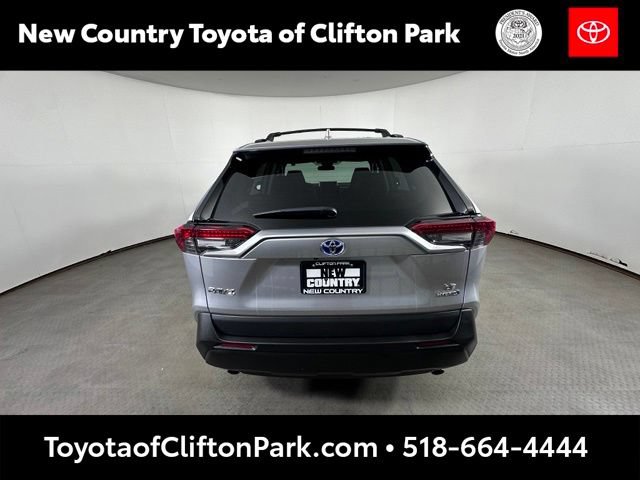 Used 2023 Toyota RAV4 LE AWD/4WD image 4