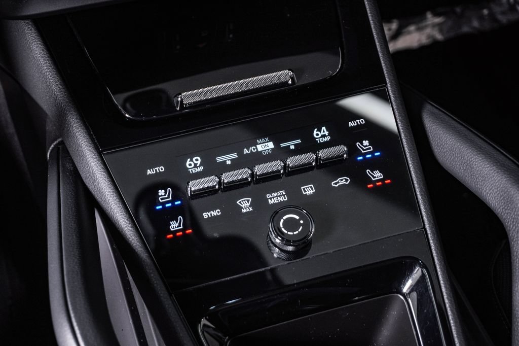 Certified 2025 Porsche Cayenne Coupe AWD/4WD image 24