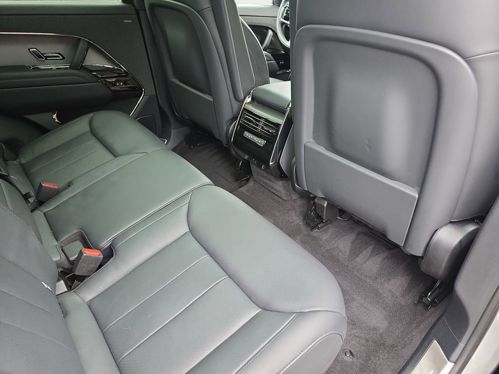 Used 2025 Land Rover Range Rover Sport SE image 13