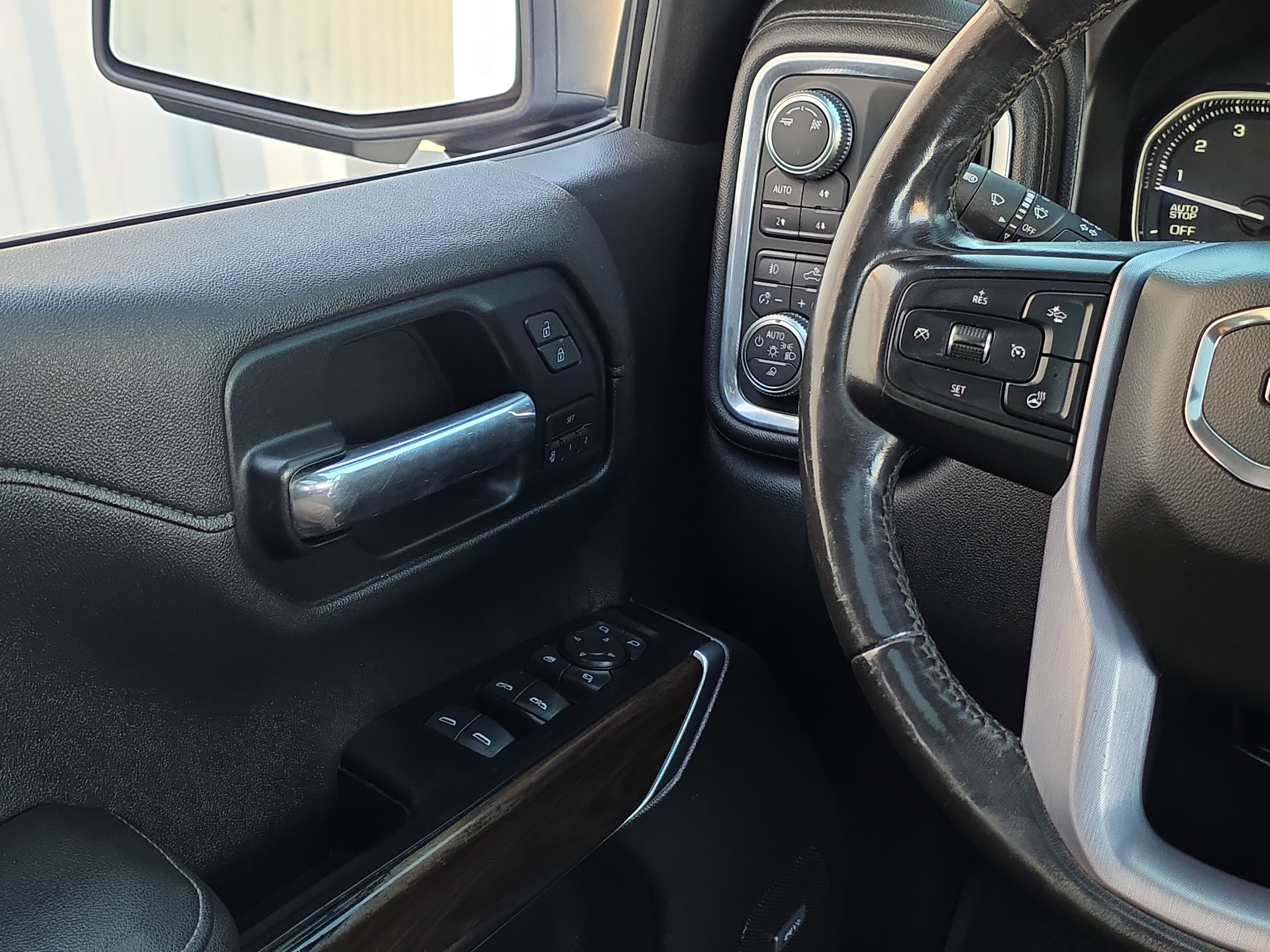 Used 2019 GMC Sierra 1500 SLT w/ SLT Premium Plus Package AWD/4WD image 29
