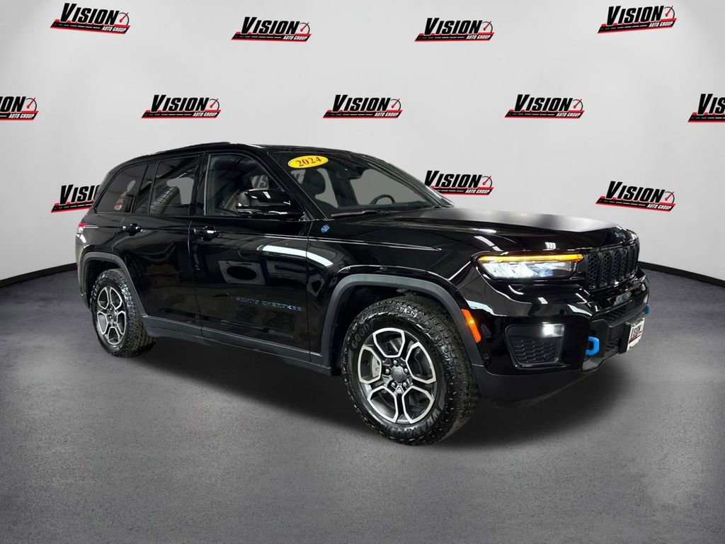 Used 2024 Jeep Grand Cherokee Trailhawk w/ Advanced Protech Group II image 3