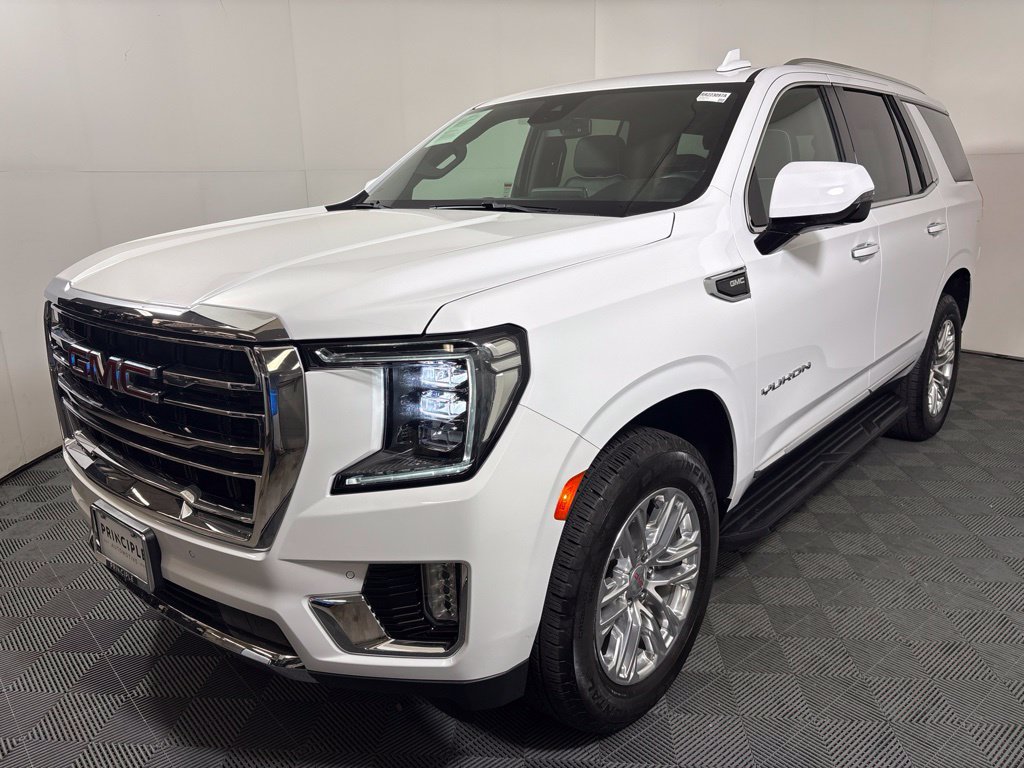Used 2024 GMC Yukon SLT w/ SLT Luxury Package RWD image 2
