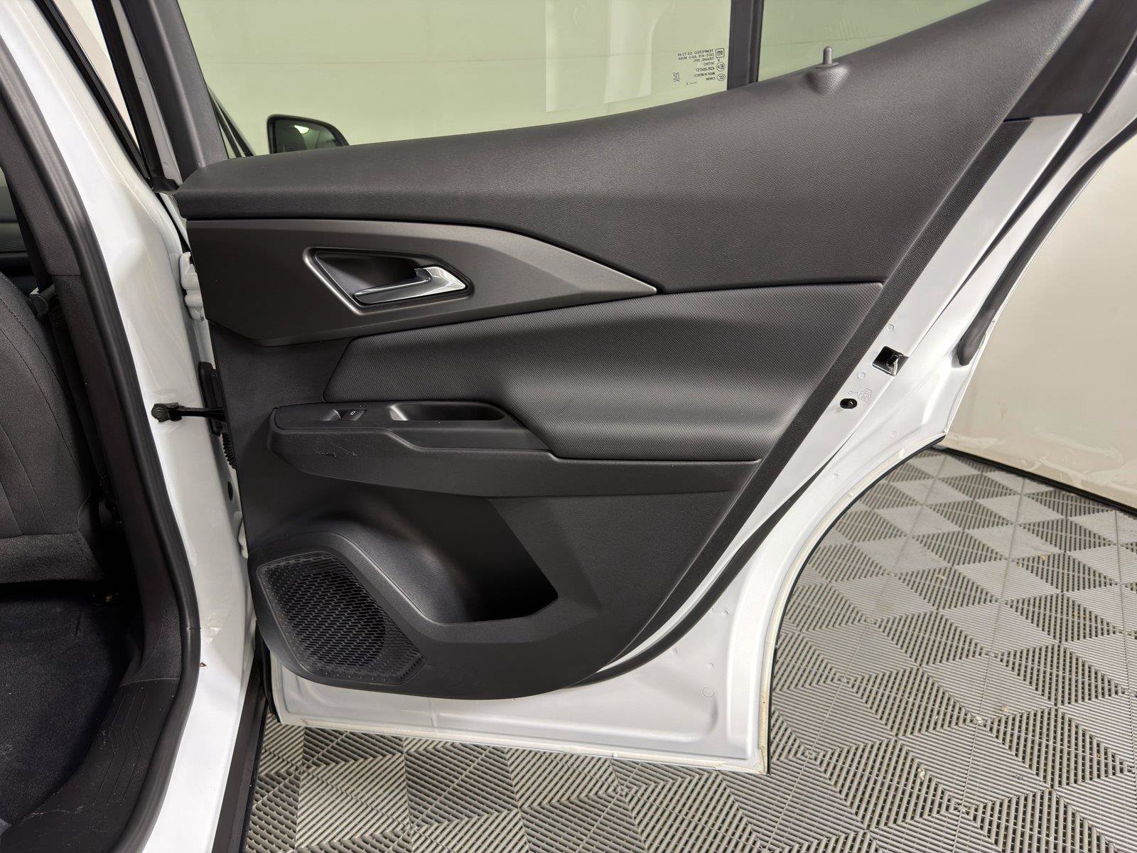 Certified 2025 Chevrolet Equinox EV LT FWD image 14