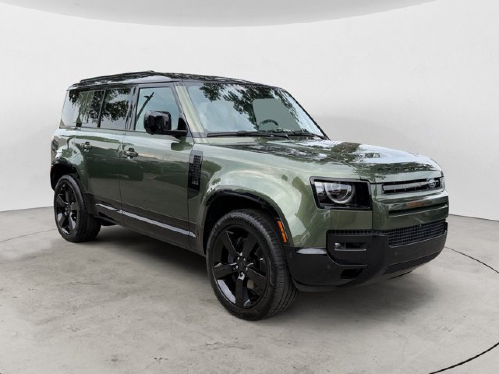 New 2026 Land Rover Defender 110 X-Dynamic SE AWD/4WD image 2