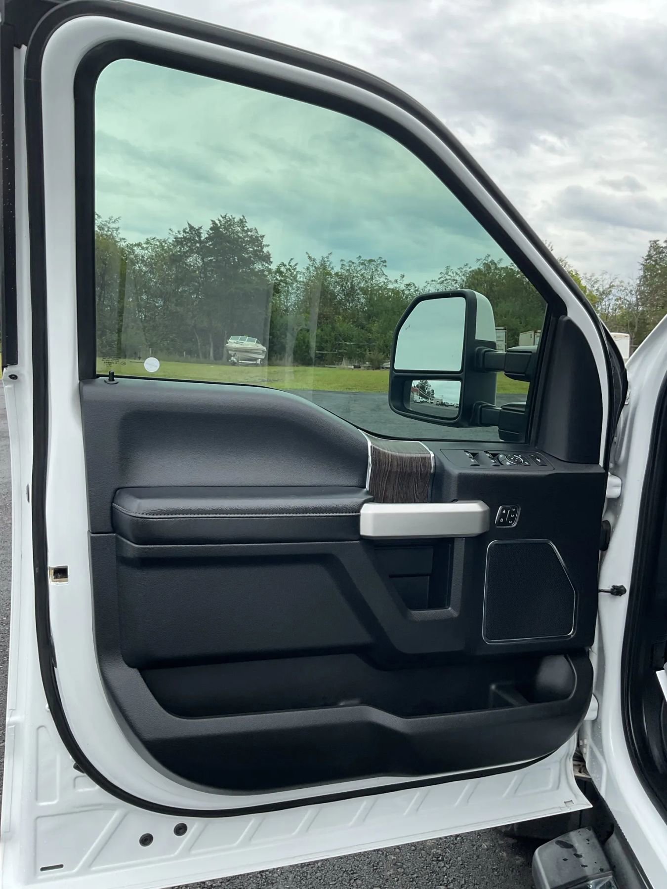 Used 2020 Ford F250 Lariat w/ Lariat Value Package image 22