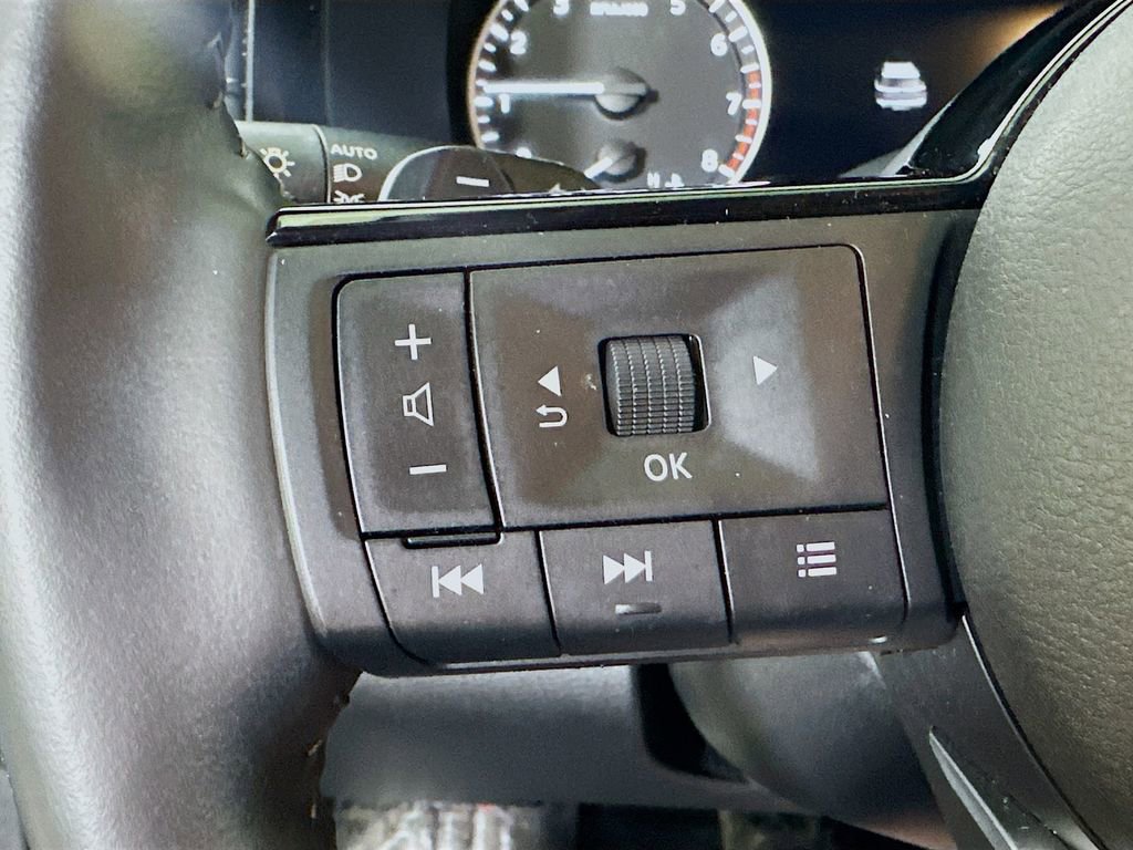 Used 2024 Nissan Pathfinder SL image 23