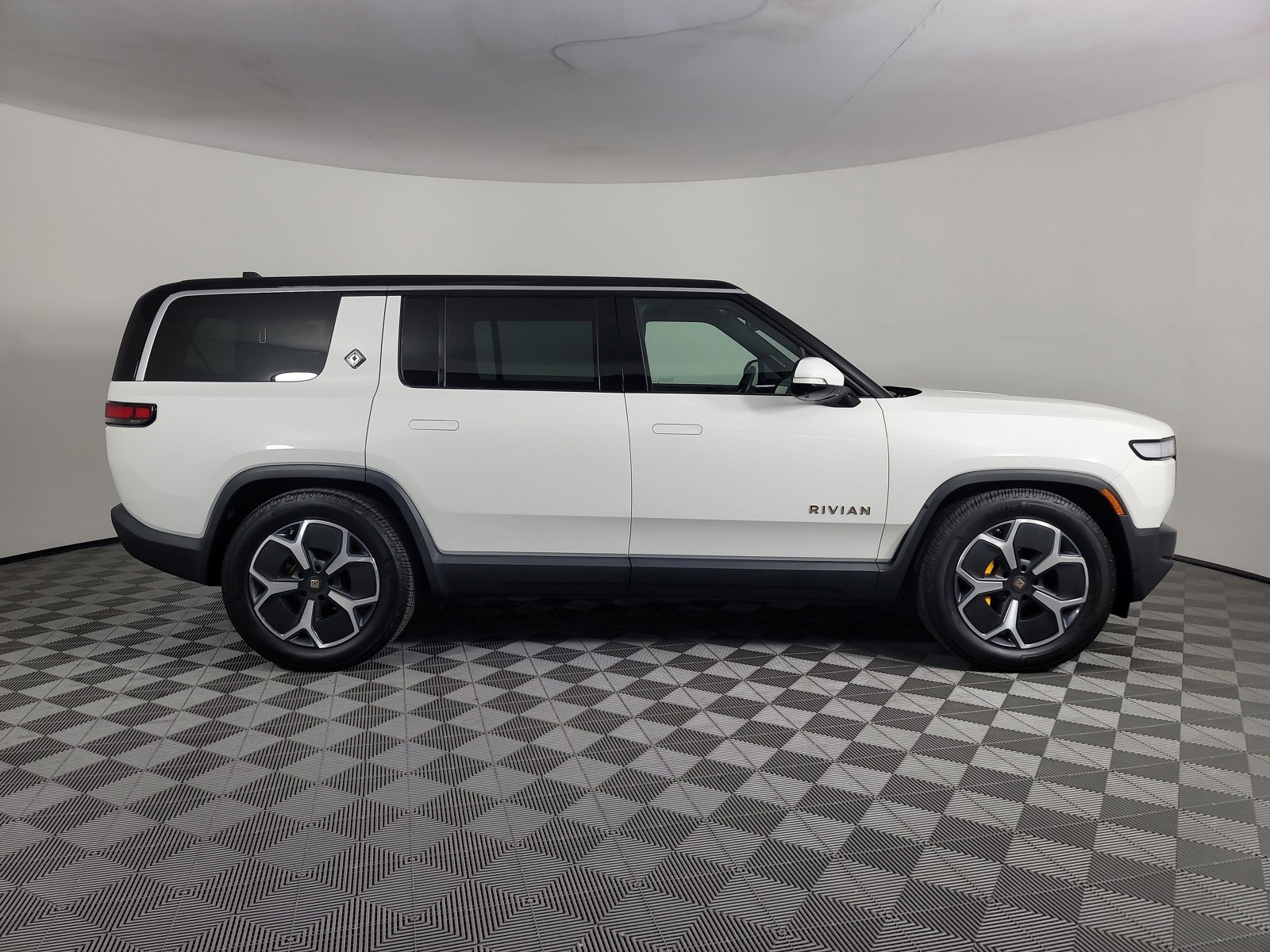 Used 2023 Rivian R1S Adventure AWD/4WD image 6